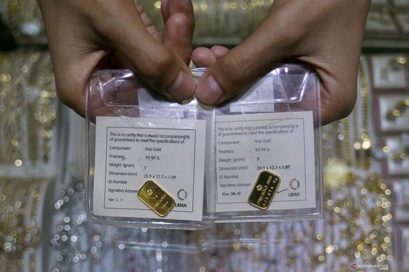 Harga Emas Antam Merosot Tajam Imbas Negosiasi Tarif AS Makin Terang-Benderang