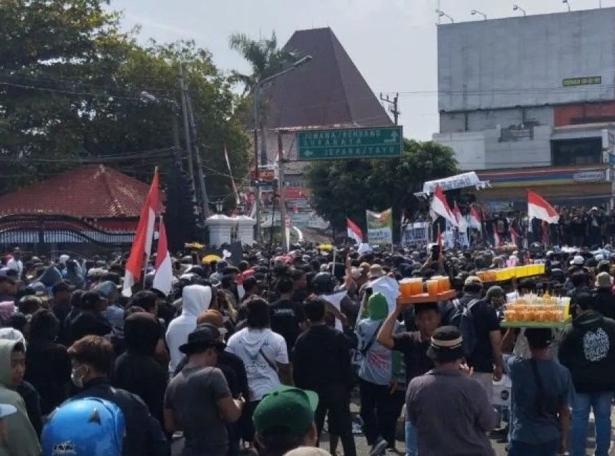 Demonstrasi di Pati Berujung Kericuhan