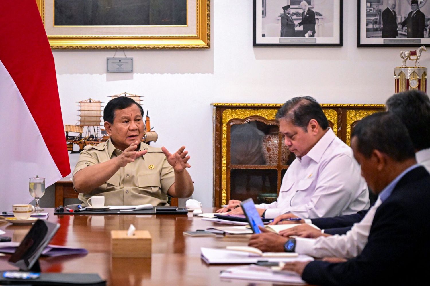 Prabowo Adakan Pertemuan dengan Menteri di Kertanegara untuk Evaluasi MBG